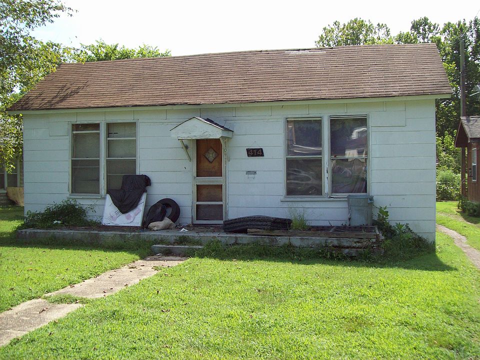 1st image of 414 N Main St