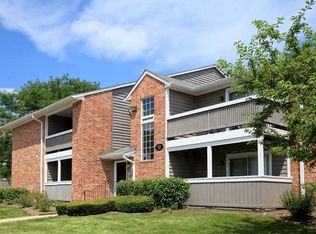 122 Macarthur Dr APT 5111, Willowbrook, IL 60527