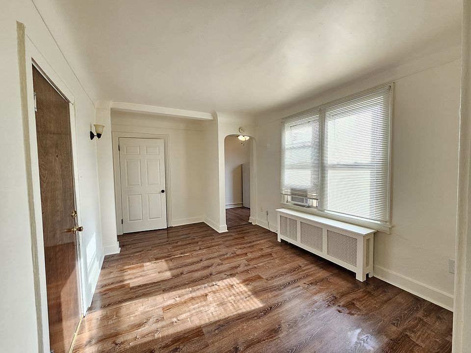 1st image of 806 N Main St #208