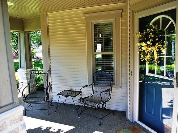 4th image of 447 Cottage Grv E