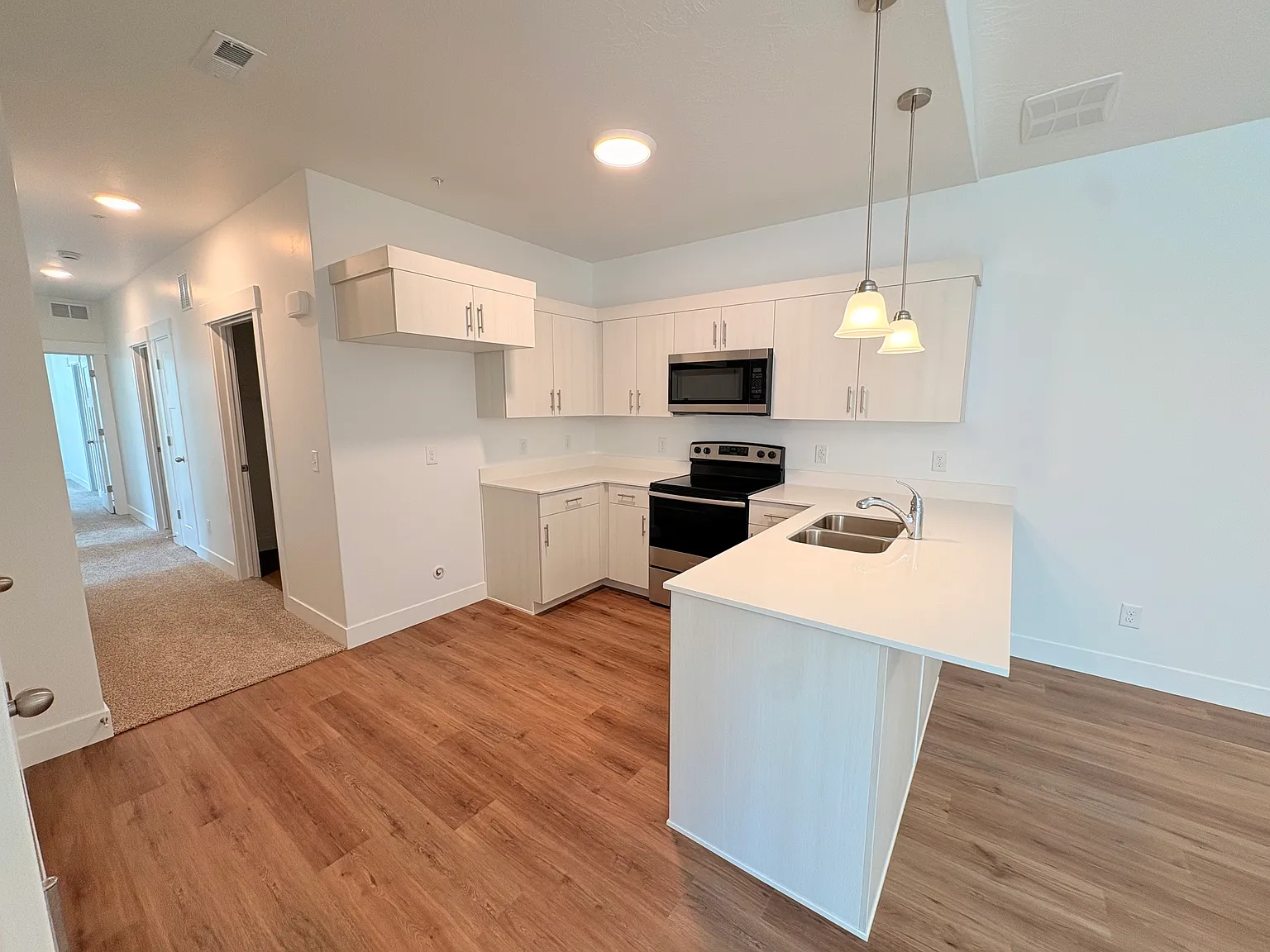 3 bed, 1272 sqft, $1,850 — Photo 4