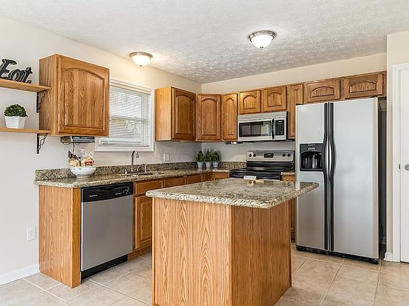 4th image of 188 Llewellyn Ave