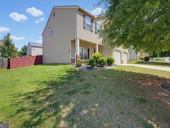 3rd image of 346 Lamont Ln