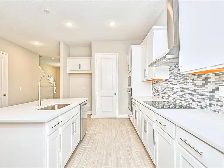 6427 Cyrils Dr — Photo 11