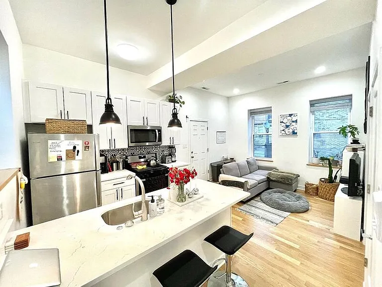 1644 W Cermak Rd #2R — Photo 3