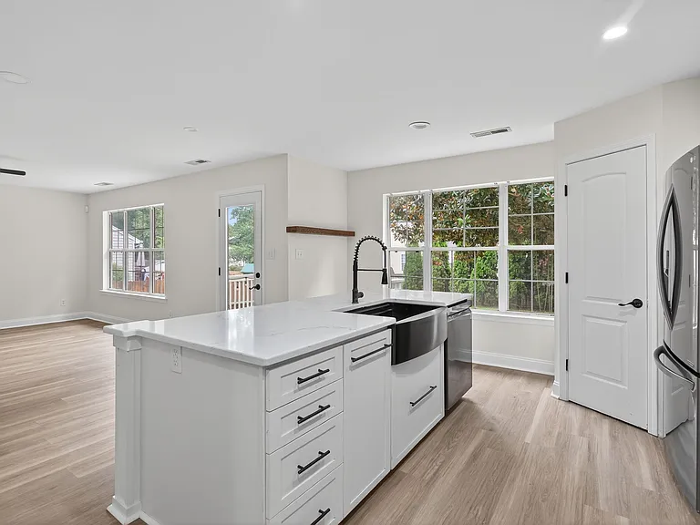 3881 Shenandoah Dr — Photo 9