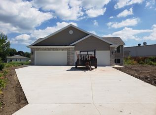 711 Waters Edge Ct, Marshall, WI 53559