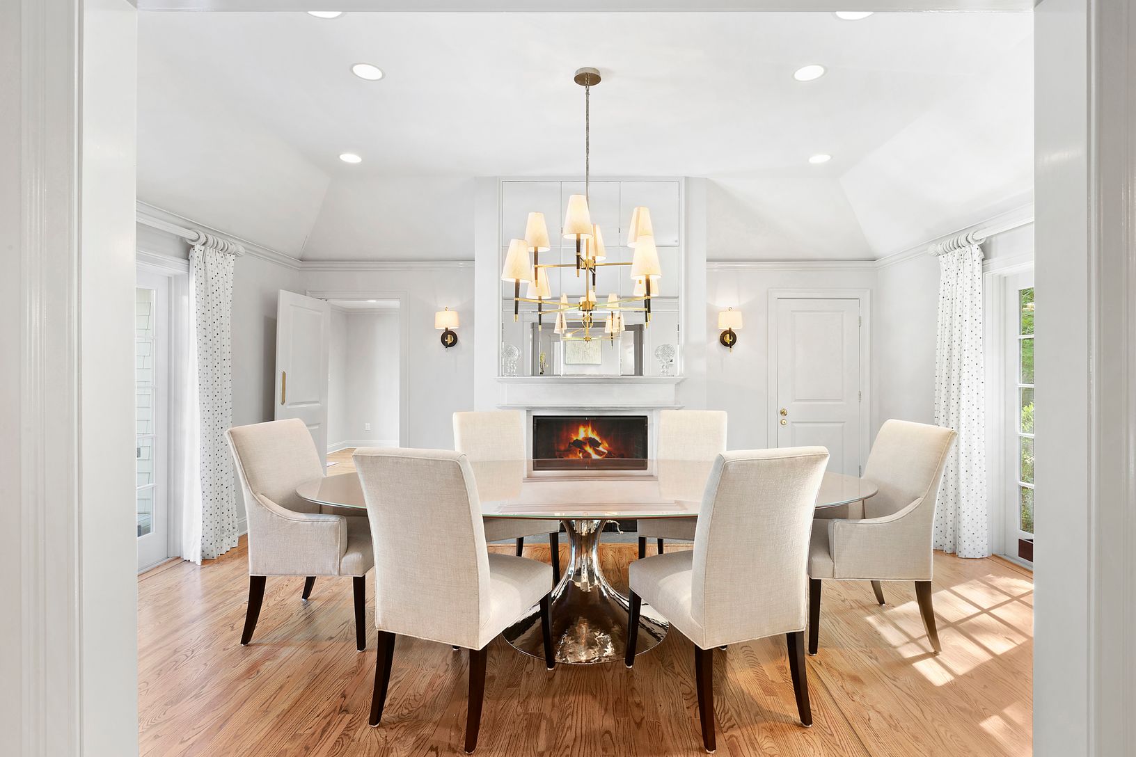  Dining Room with fireplace