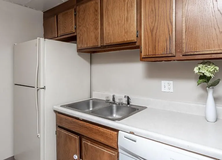 Oakwood Apartments — Photo 11