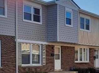 265 Montgomery Ln, Wood Dale, IL 60191