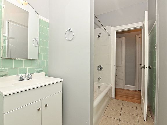 3rd image of 7839 S Phillips Ave #3N