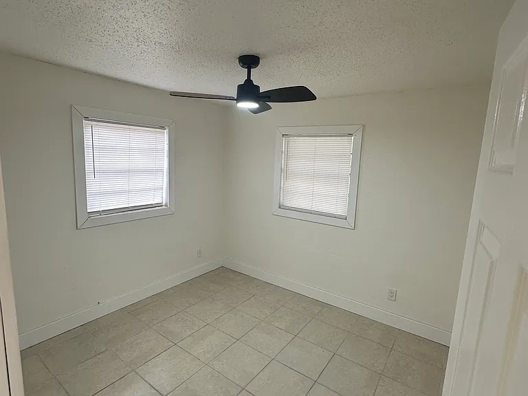 4306 E Clifton St — Photo 10