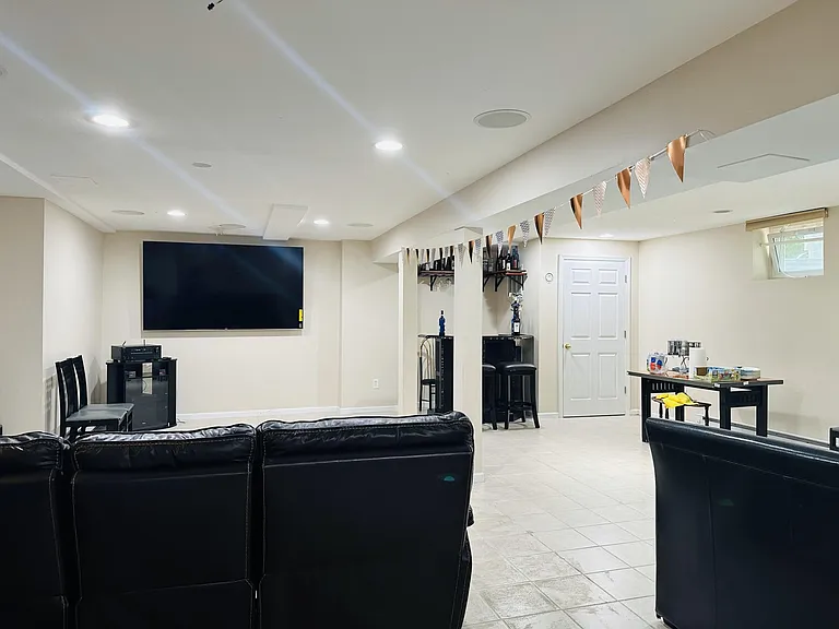2 Russell Ct — Photo 27
