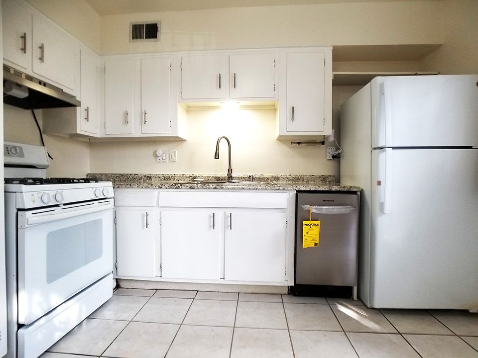 1st image of 1000 Alvarado Dr SE Unit C