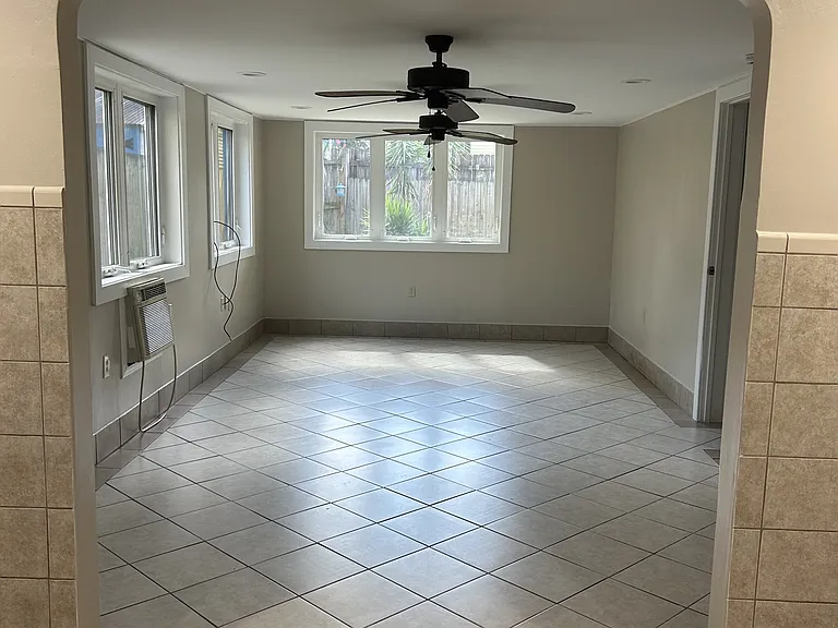 854-856 Roosevelt Pl #856A — Photo 3