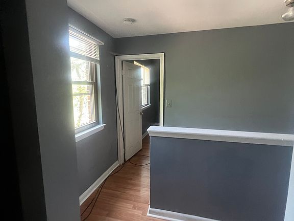 3rd image of 3050 Pineview Ct NE