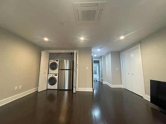 4th image of 18-62 Bay Ln