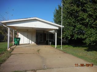 413 E Kansas St, Walters, OK 73572