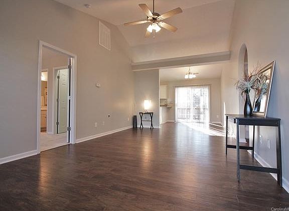 3rd image of 4090 Canvas Ave