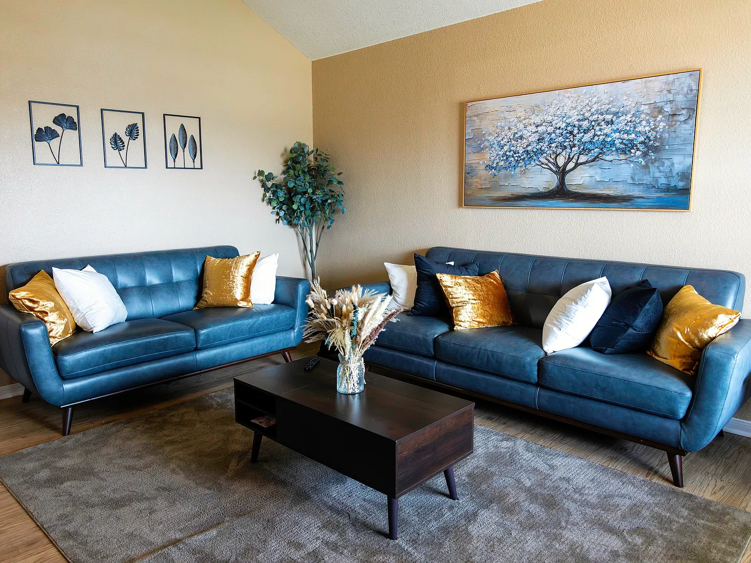3 bed, 1295 sqft, $2,200 — Photo 3