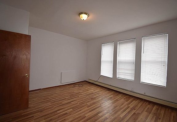 3rd image of 2832 W 35th St APT 1R