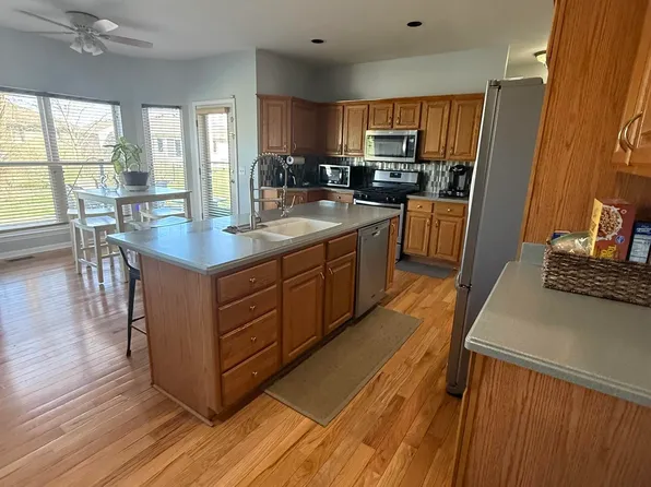 46514 Chalmers Dr, Macomb, MI 48044