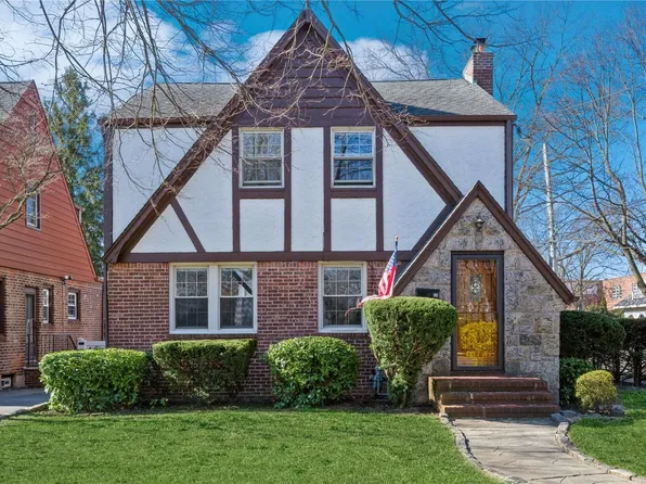 52 Miller Avenue, Floral Park, NY 11001