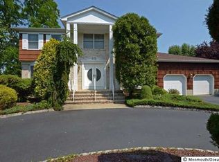 42 W Canadian Woods Rd, Marlboro, NJ 07746