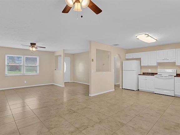 2nd image of 134 SE Whitmore Dr