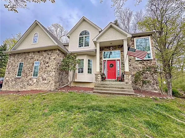 291 Fringe Dr, East Stroudsburg, PA 18302