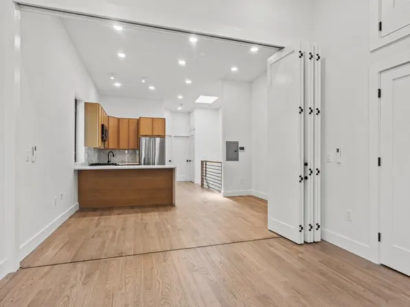 41 47th Street image 17 of 22