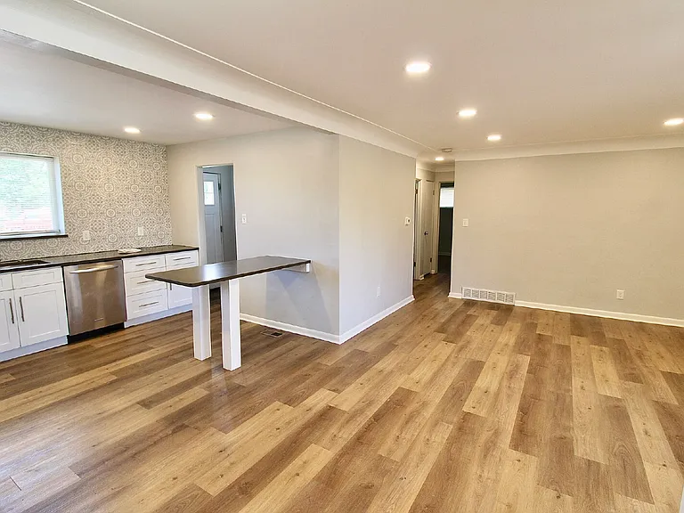 3614 N Monaco Street Pkwy — Photo 8