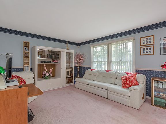 4th image of 3 Doyle Ct