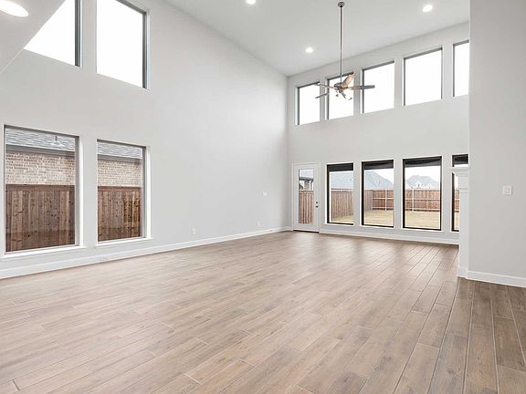 4th image of 810 Stoney Bridge Way