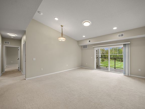 5th image of 1427 34th Ave SW #220