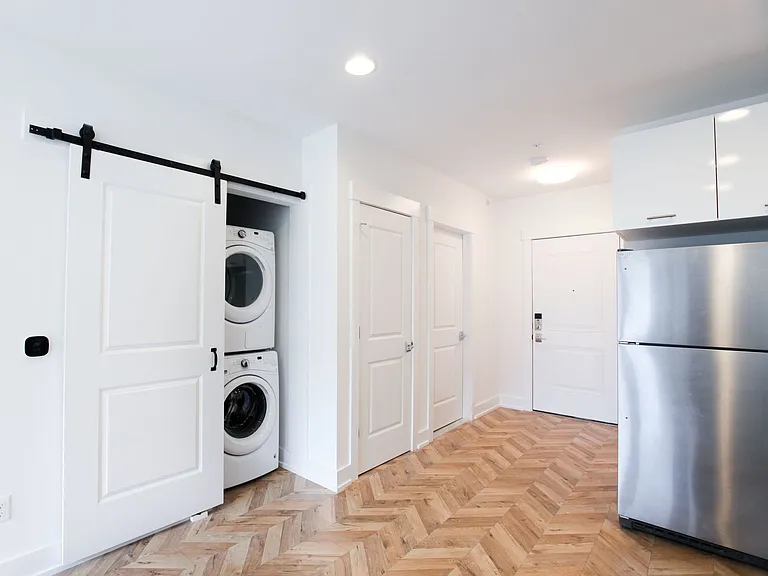 Excelsior Park Apartments — Photo 32