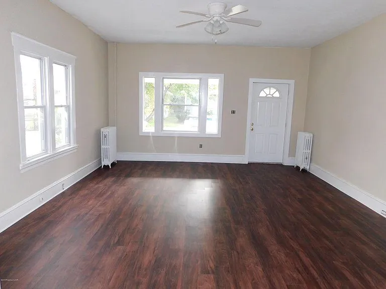 270 Wright Ave — Photo 2