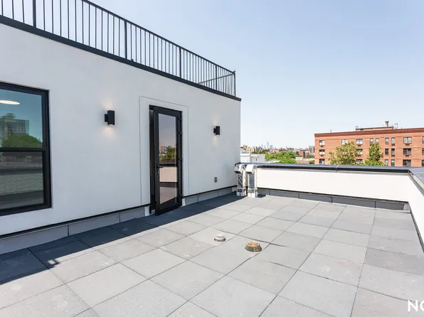 589 Knickerbocker Avenue image 14 of 15