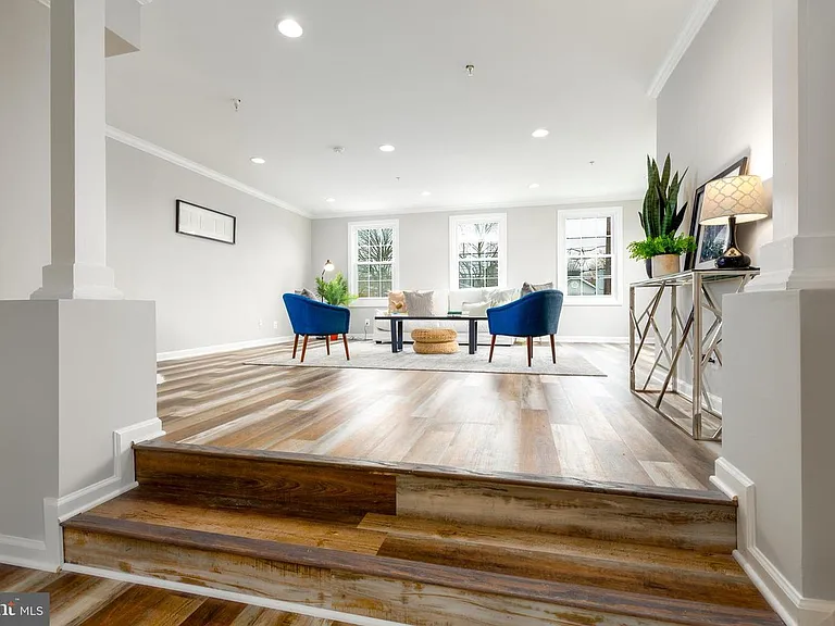 5044 Meade St NE — Photo 8