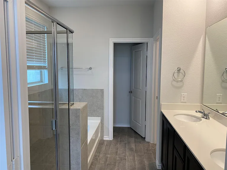 1805 Wayne Ln — Photo 1