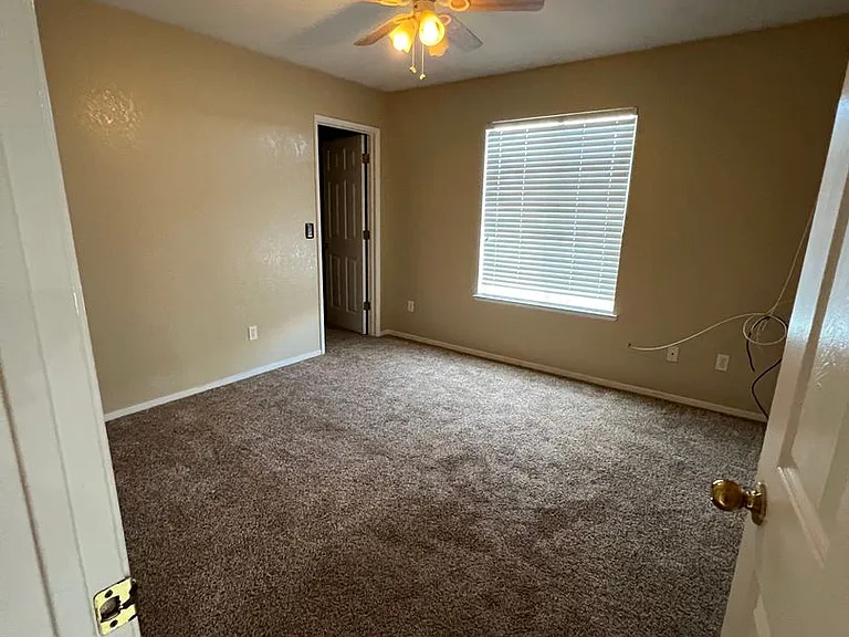 1417 Hall Ave — Photo 12