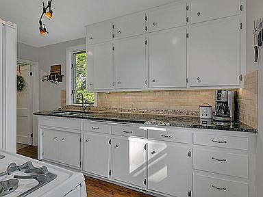3rd image of 146 2nd St NW