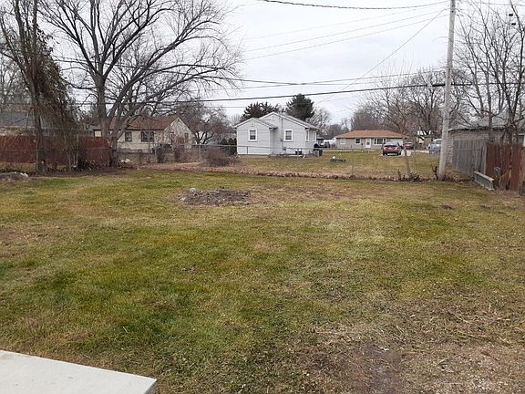 3rd image of 160 E Greenview Ave