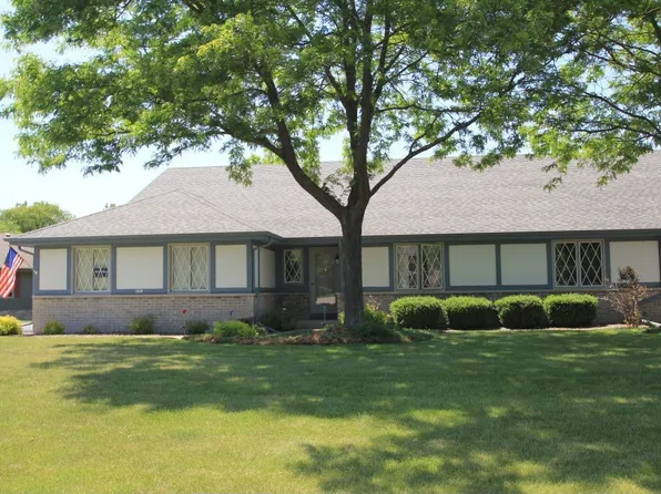 4575 Turtle Creek Dr, Brookfield, WI 53005