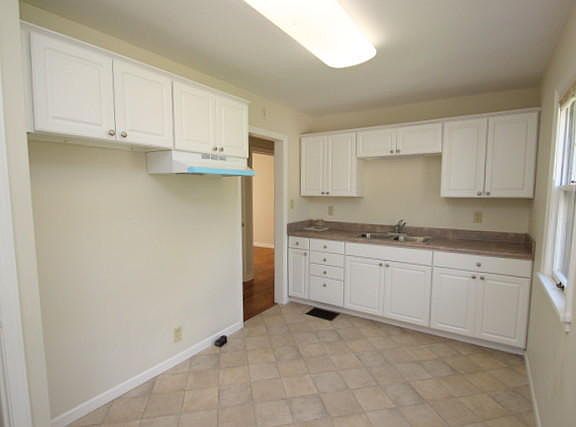 2nd image of 3126 E Ave