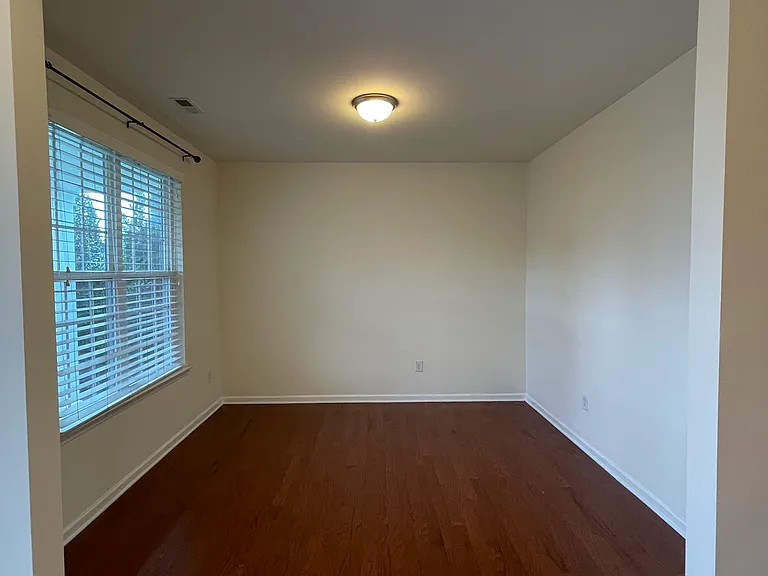 5736 Hurkett Ct — Photo 20