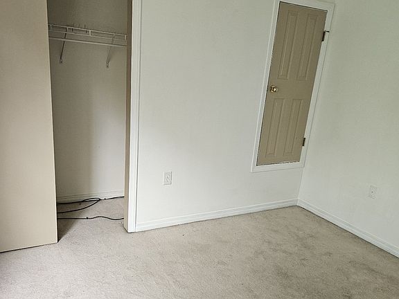4th image of 639 Emerald Ln #639