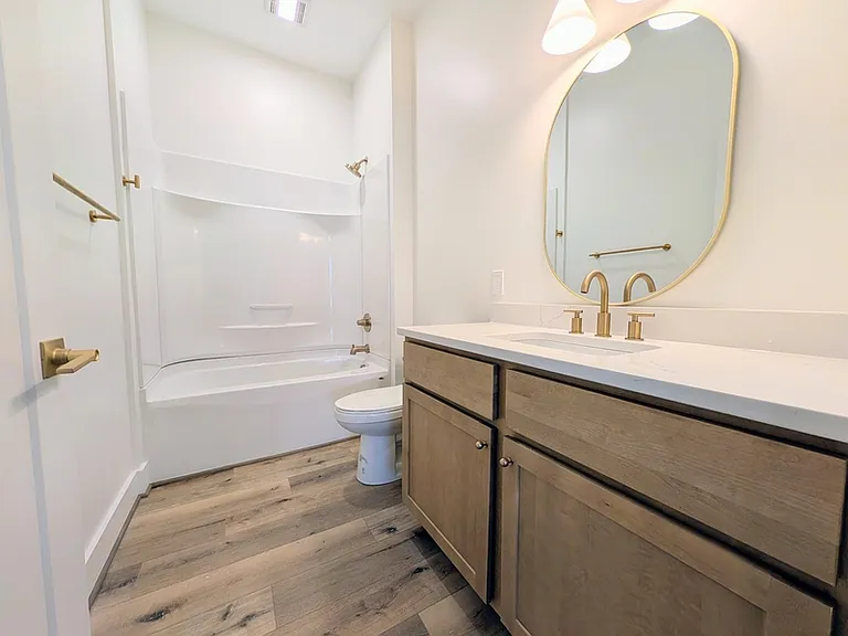 5900 Fort Ave #2 — Photo 8