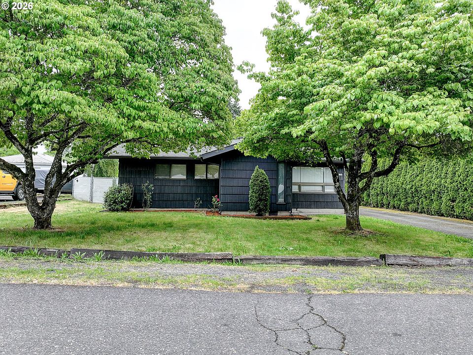 1st image of 124 NE 143rd Ave