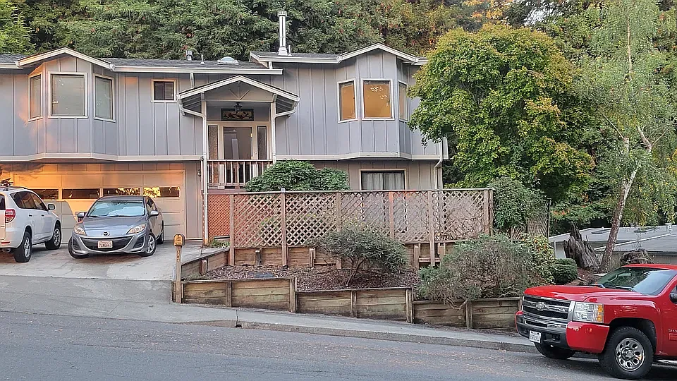 3320 Curtis Ave
